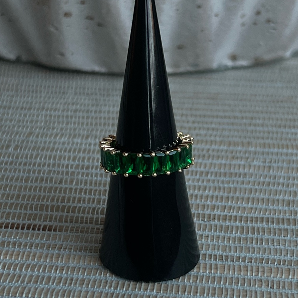 Green emerald infinity Ring - Picture 1 of 2